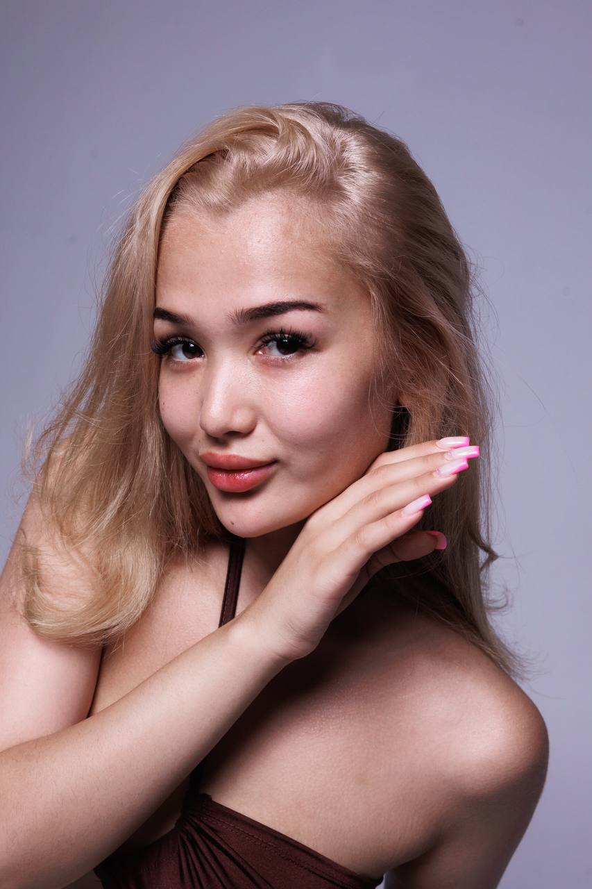 Model Dora 